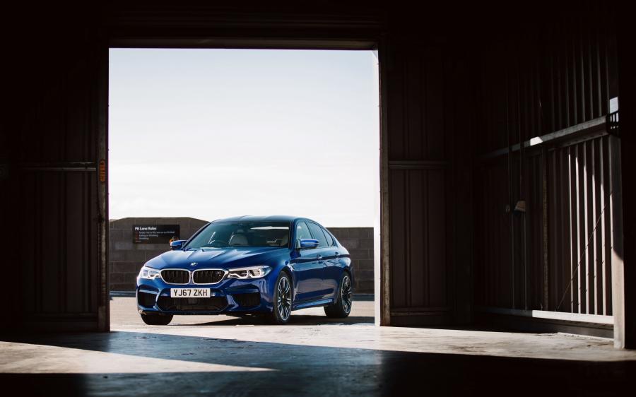  BMW M5 (F90) 2018 года  (UK) (фото 27 из 40)